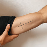 Tatouage croix fine