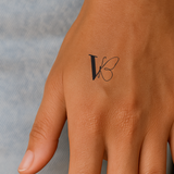 Tatouage papillon avec initiales (A-Z)