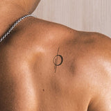 Tatouage lune et lignes