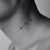 Tatouage de battement de coeur à trois vagues