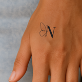 Tatouage papillon avec initiales (A-Z)