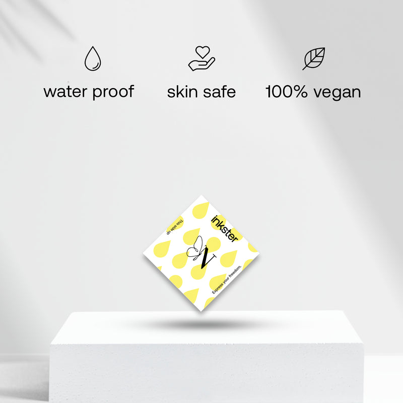 Tatouage papillon avec initiales (A-Z)