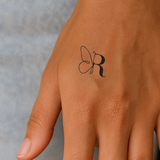 Tatouage papillon avec initiales (A-Z)